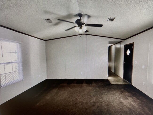 Primary Photo - 200 Raider Ln