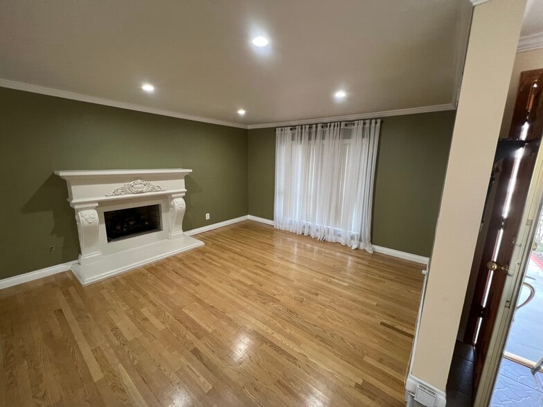 Building Photo - 19926 Cantara St