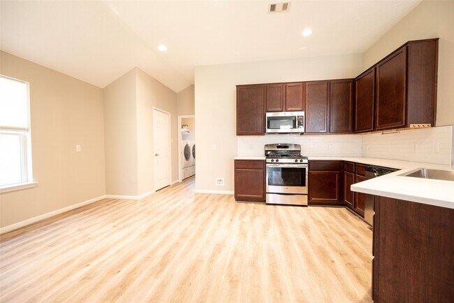 Building Photo - 9976 Western Ridge Way