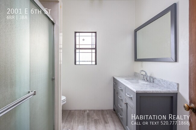 Building Photo - 2001 E 6th St