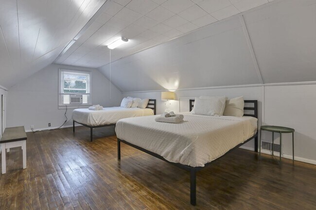 Building Photo - 1275 E Weber Rd