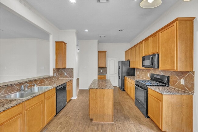 Building Photo - Spacious 3-Story Heights Rental Near 610 & 19th St