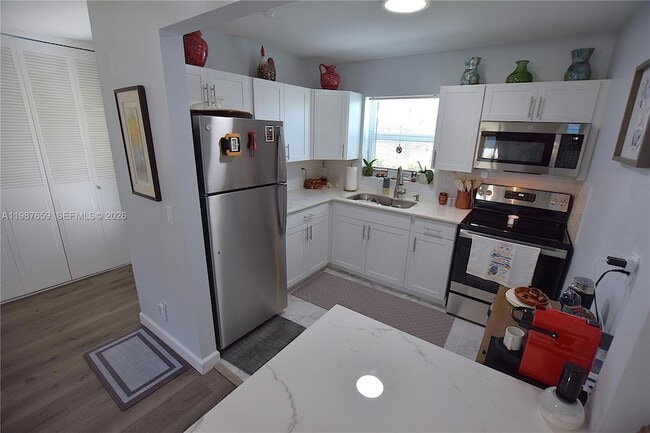 Building Photo - 2572 Emory Dr W