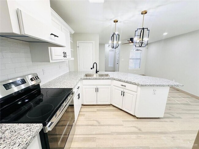 Building Photo - 213 S 49th St