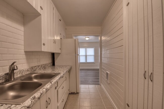 Building Photo - 620 NW 27th St