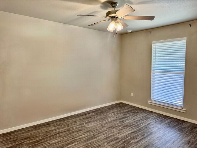 Building Photo - 2121 N Avenue J