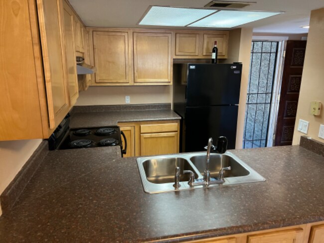 Building Photo - 122 S Hardy Dr