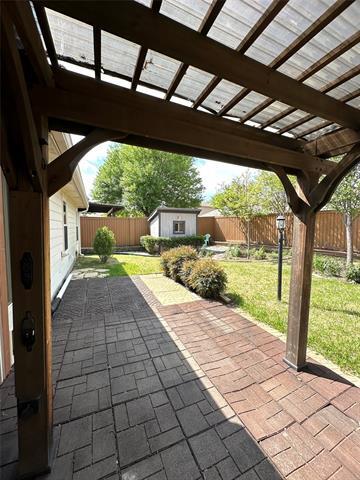 Building Photo - 809 Essex Dr