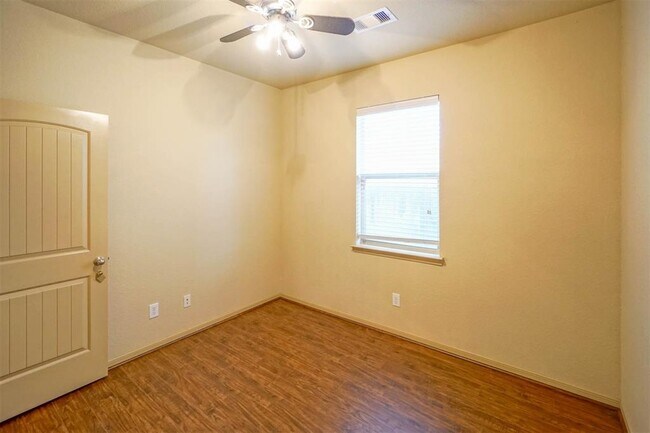 Building Photo - 6139 Grassy Haven Ln