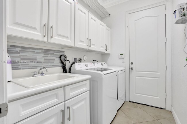 Building Photo - 8840 S Miralago Way
