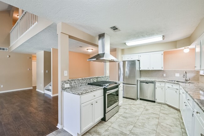 Building Photo - 5821 Guadalupe Dr