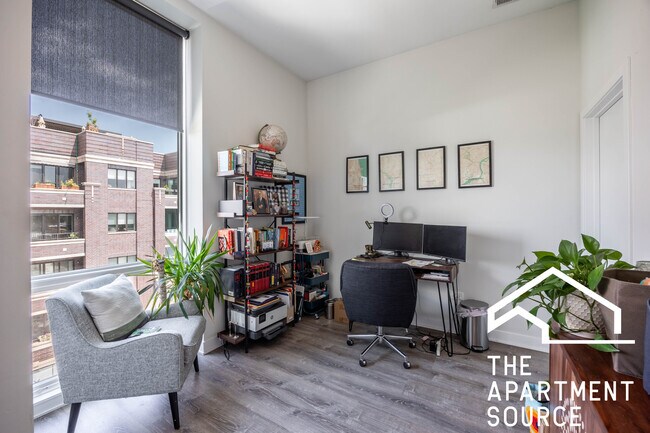 Building Photo - 2247 W Lawrence Ave