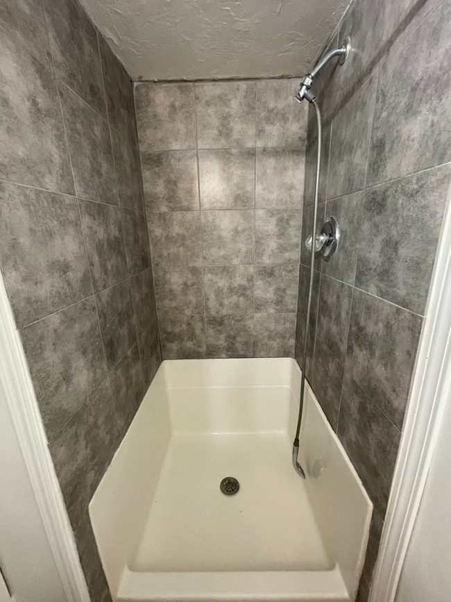 Building Photo - 914 SW 8th Ave