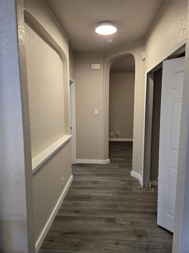 Building Photo - 12127 Medina Ml