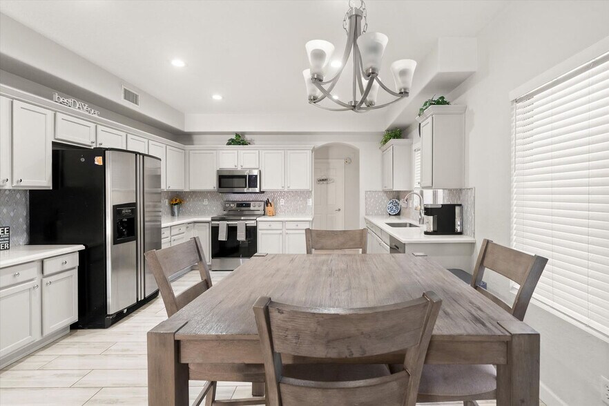 Building Photo - 16310 N 151st Ave