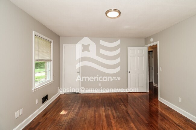 Building Photo - 1506 Cedar Terrace