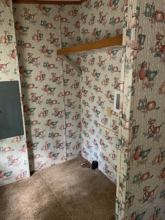 Building Photo - FOR RENT