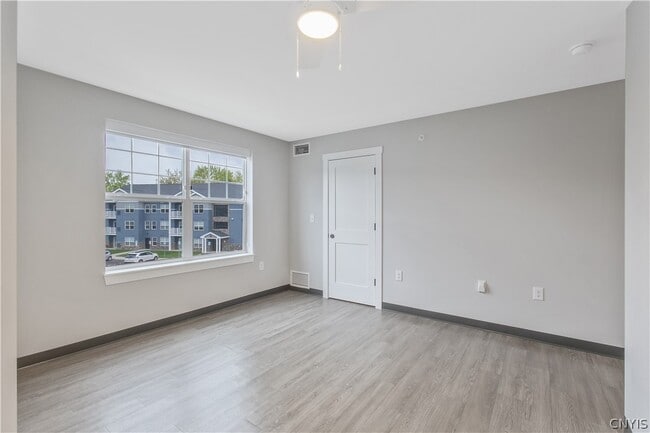 Building Photo - 11 Loso Dr