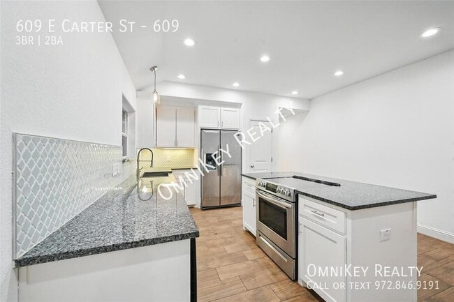 Building Photo - 609 E Carter St