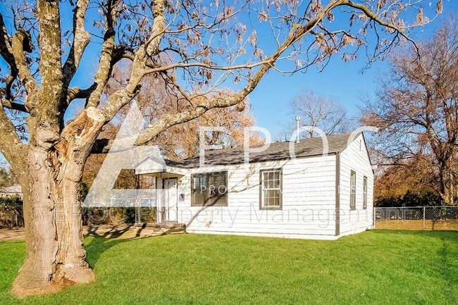 Building Photo - 2309 N Xanthus Ave