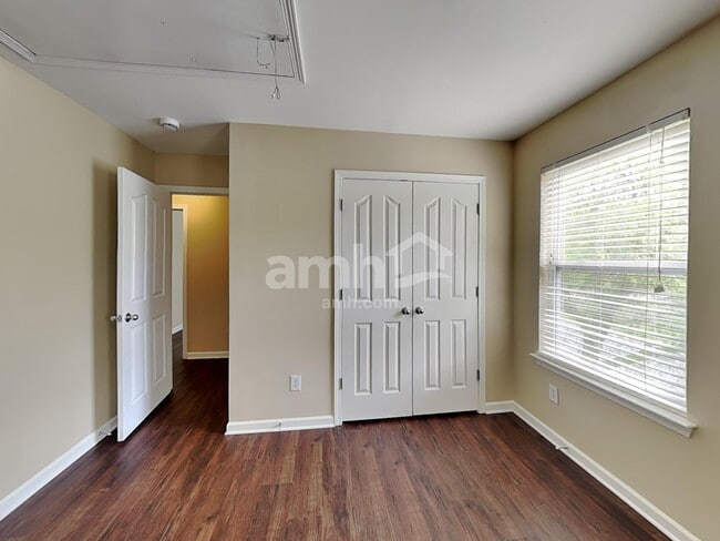 Building Photo - 275 Flanders Dr