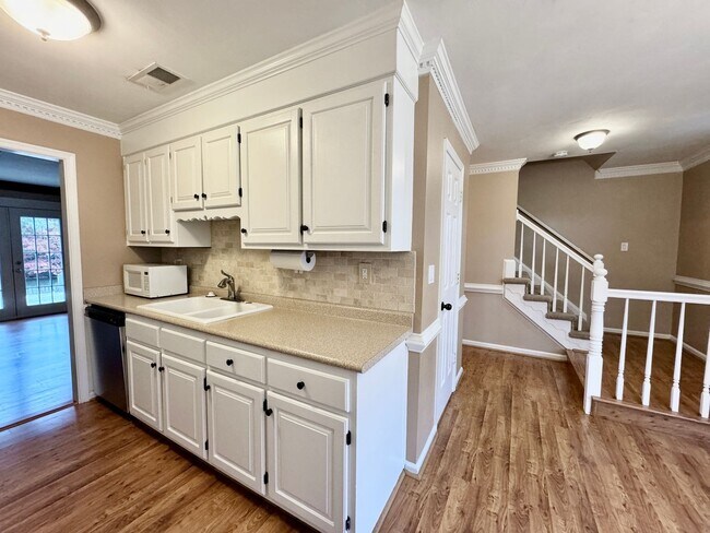 Building Photo - Available 11-14-25! Lakefront Townhome w/2...