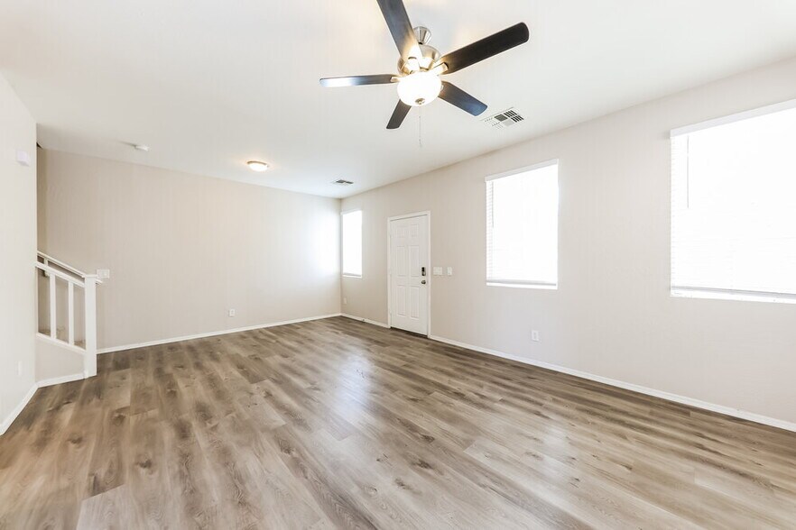 Building Photo - 3815 S 52nd Ln