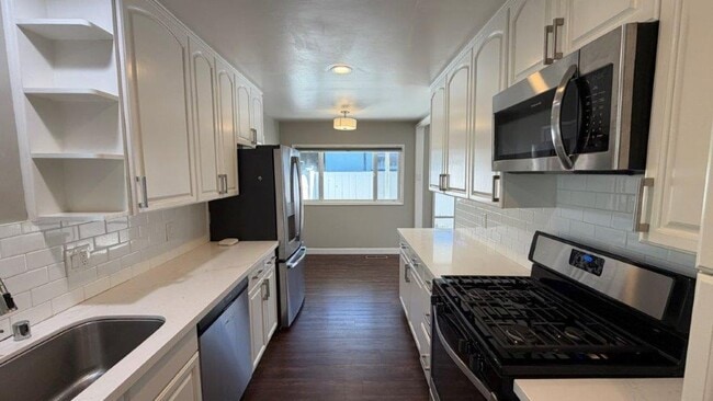 Building Photo - Concord, Nicely remolded 3 bedroom, 3 bathroom home w/ 2 car garage and Tesla solar system