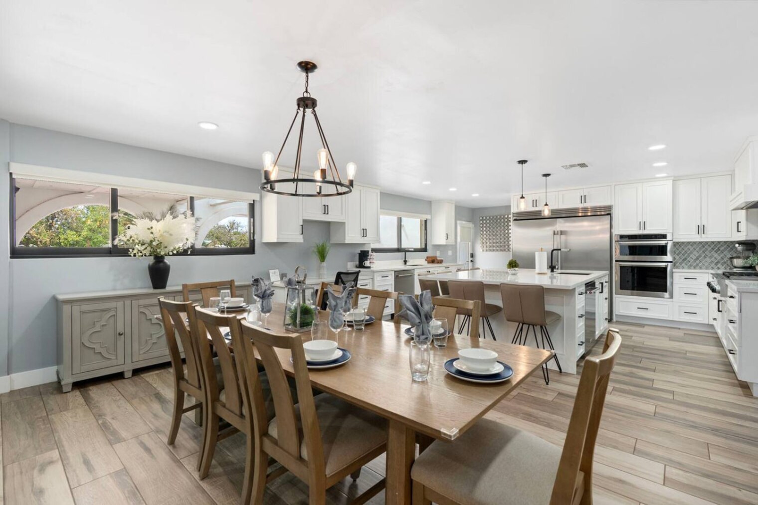 Building Photo - 1010 E Sorenson Cir