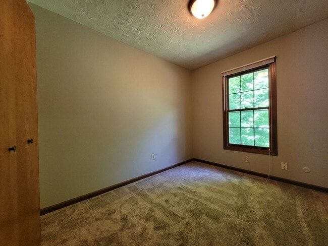 Building Photo - 3 Bedroom, 2.5 Bath Townhouse in Beavercreek!
