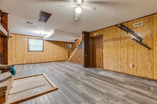 Building Photo - 3 Bed/1.5 Bath in Colonial Heights
