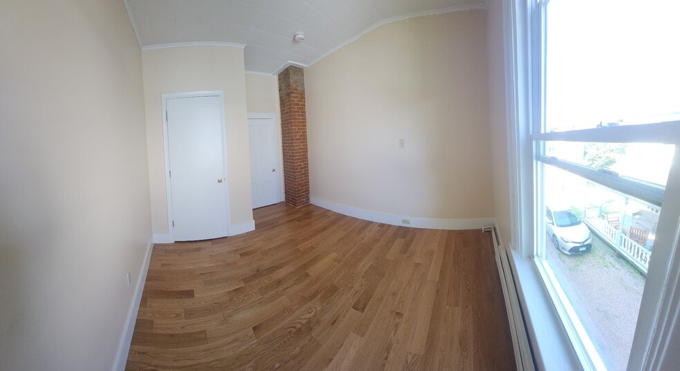 Building Photo - 21 Loomis St