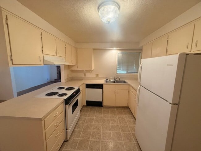 Building Photo - FRPLLC01