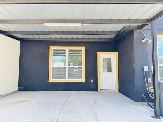 Building Photo - 5512 N Crown Point