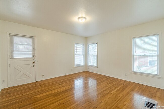 Building Photo - 416 Alexander Hamilton Dr