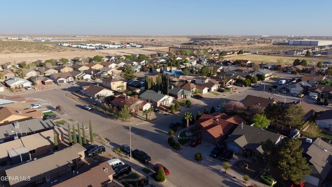 Building Photo - 1808 Loanda Ln