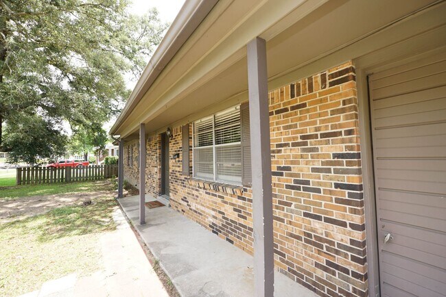 Building Photo - 260 Glenview Ave