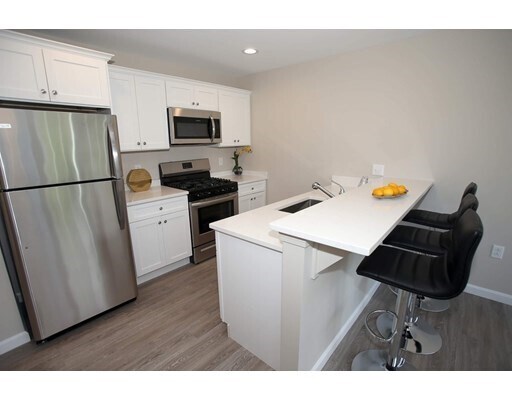 Building Photo - 30 Temple St