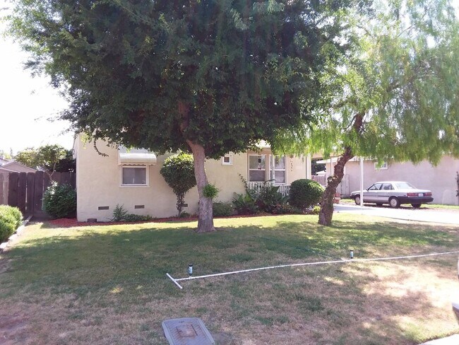 Building Photo - 638 N O St