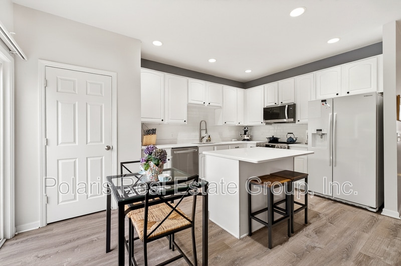 Building Photo - 9439 Tanhurst Dr