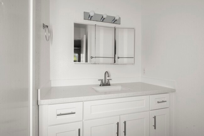 Building Photo - 9009 Richmond Ave.