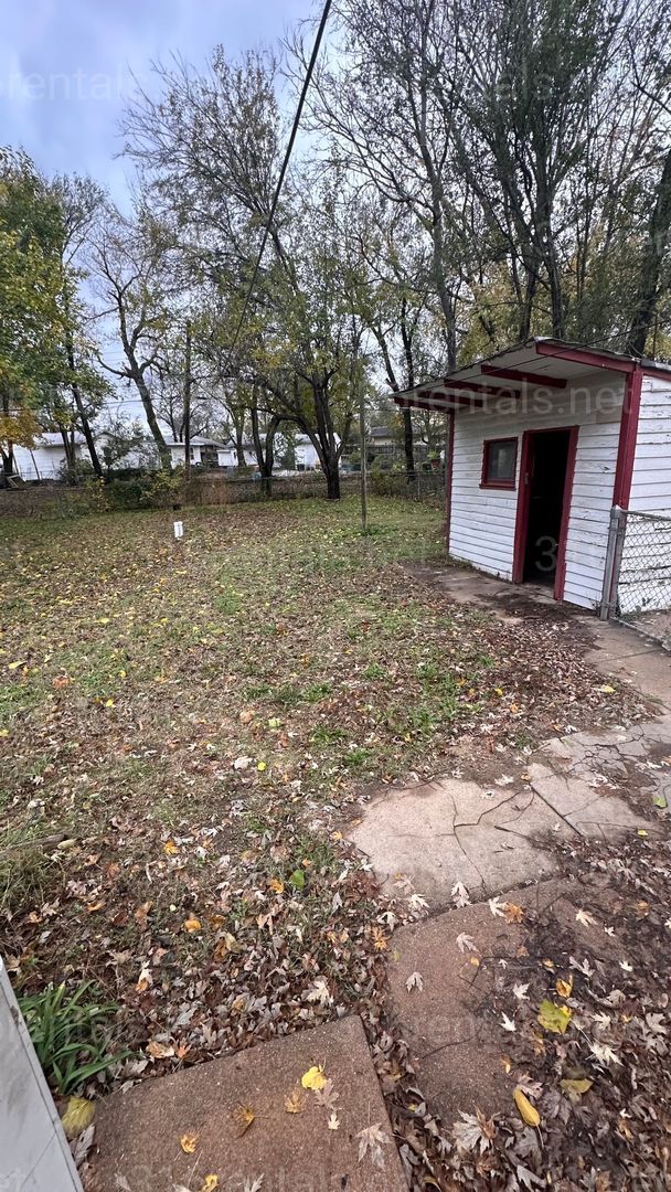 Primary Photo - $1050 - 3 bedroom / 1 bathroom - Beautiful Single Family Home *COMING SOON*