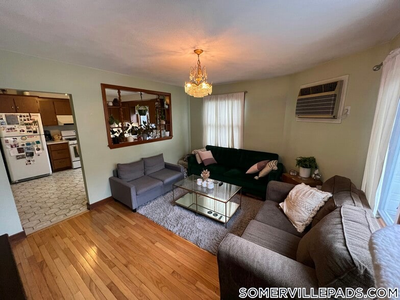 Building Photo - 213R Holland St.