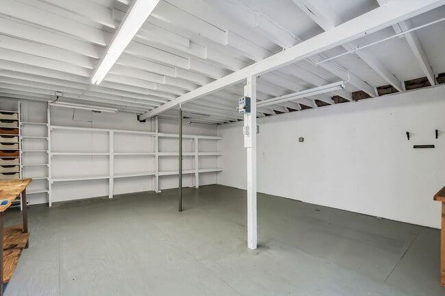 Building Photo - 7453 Harrow Dr