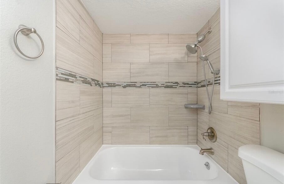 Building Photo - 7246 E Bank Dr