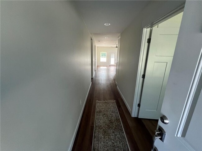 Building Photo - 308 S Collins Ave