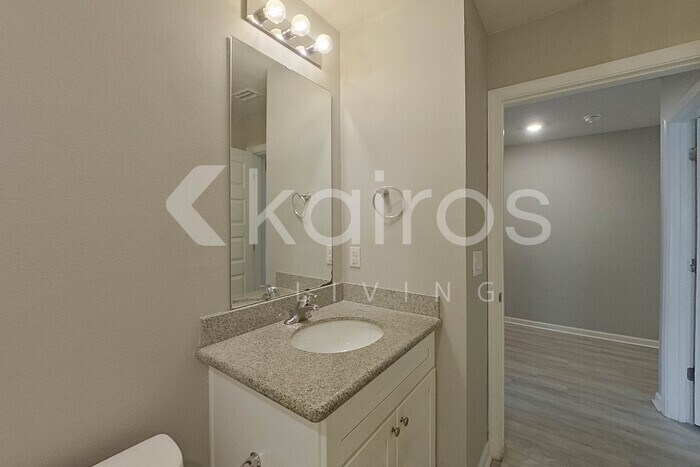 Building Photo - 253 Monarch Ln