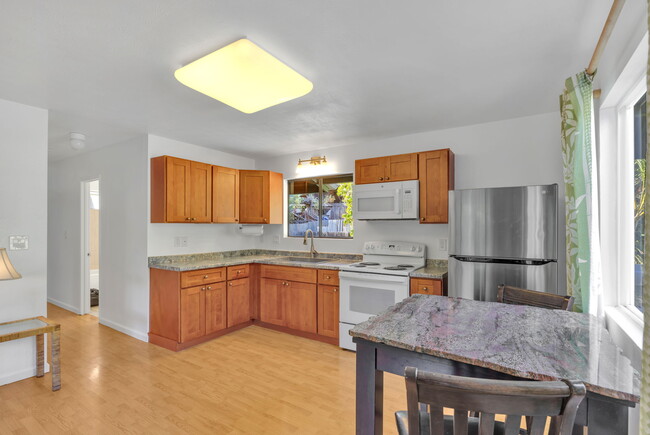 Kitchen - 52 Luna Ln