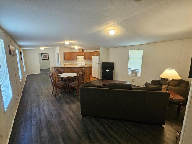 Building Photo - 1225 Osteen St