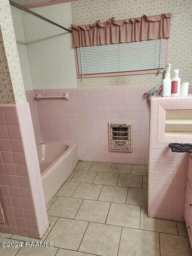 Building Photo - 4110 N University Ave